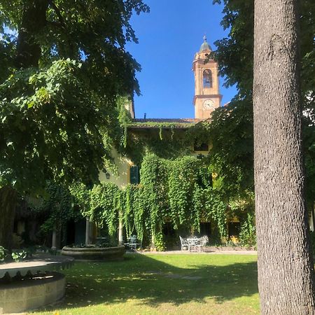 Palazzo Sismonda Bed & Breakfast Corneliano d'Alba Bagian luar foto