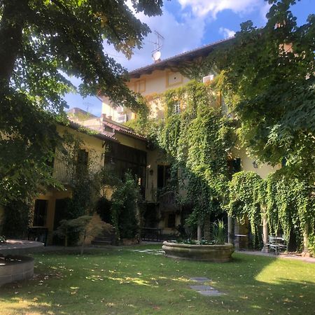 Palazzo Sismonda Bed & Breakfast Corneliano d'Alba Bagian luar foto