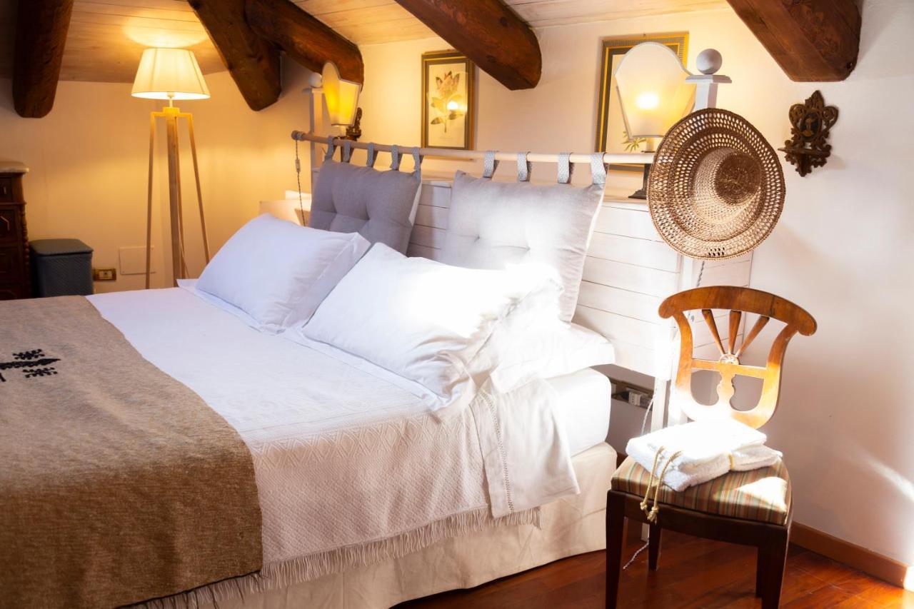 Palazzo Sismonda Bed & Breakfast Corneliano d'Alba Bagian luar foto