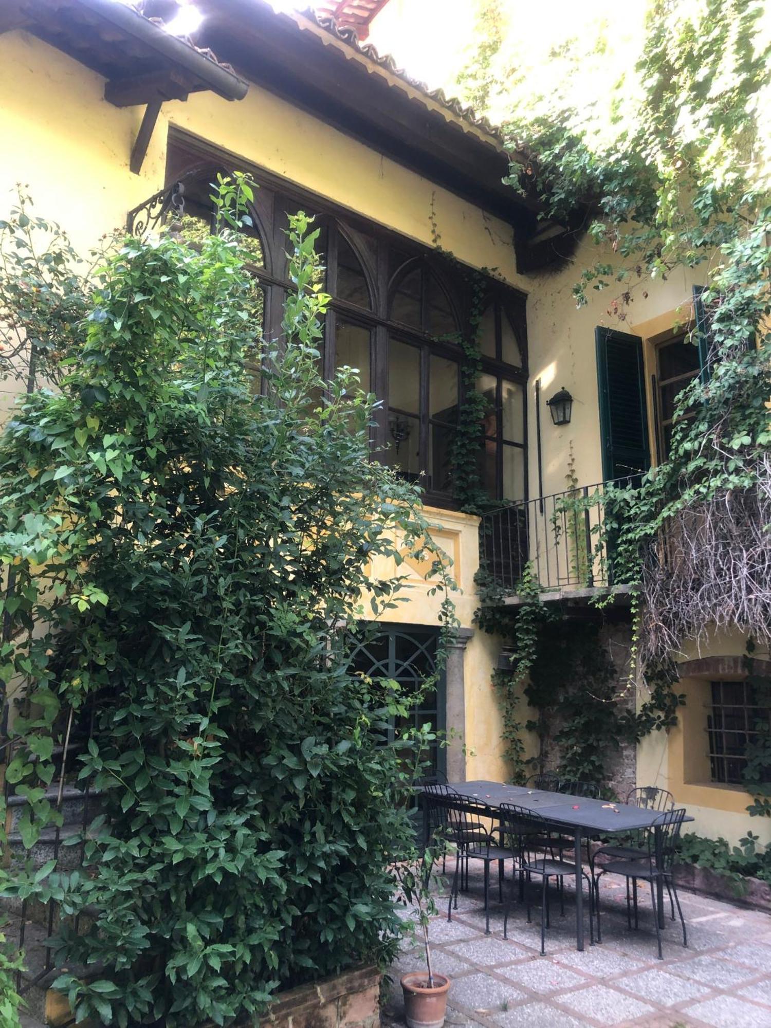 Palazzo Sismonda Bed & Breakfast Corneliano d'Alba Bagian luar foto