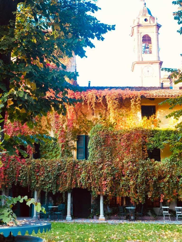 Palazzo Sismonda Bed & Breakfast Corneliano d'Alba Bagian luar foto