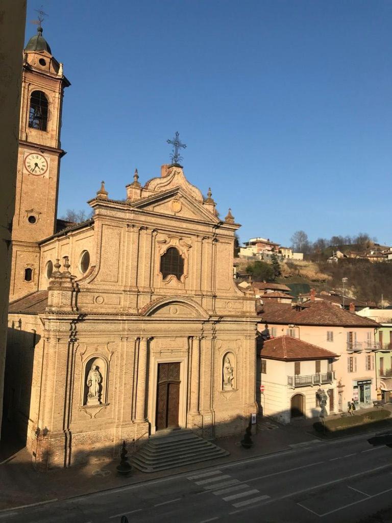 Palazzo Sismonda Bed & Breakfast Corneliano d'Alba Bagian luar foto