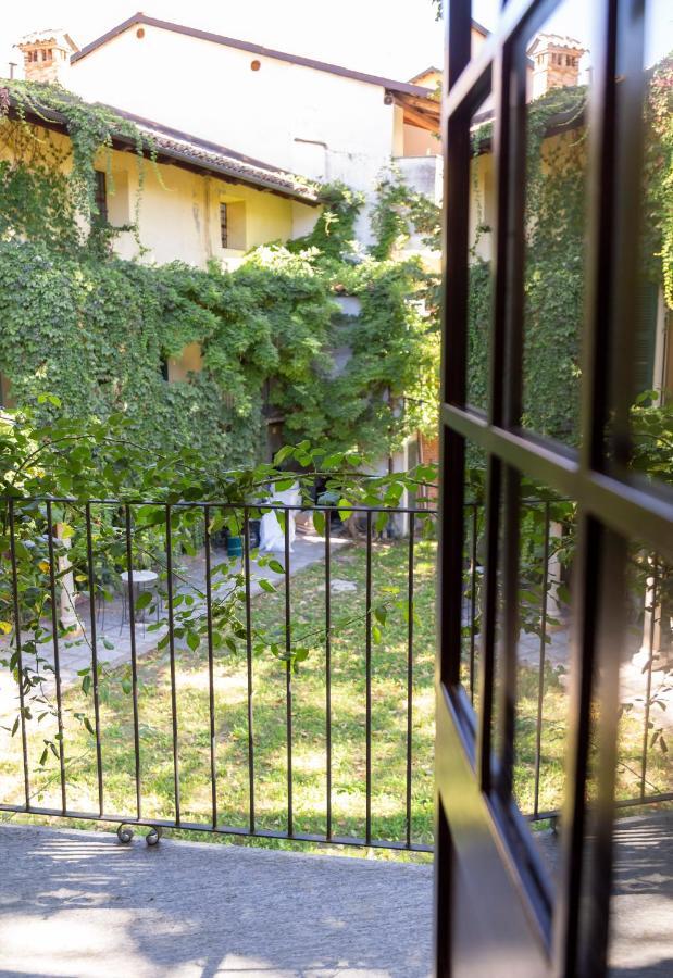 Palazzo Sismonda Bed & Breakfast Corneliano d'Alba Bagian luar foto
