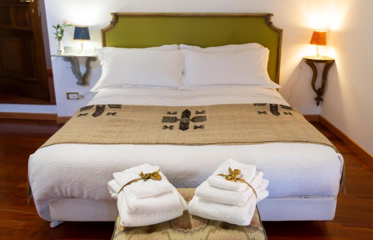 Palazzo Sismonda Bed & Breakfast Corneliano d'Alba Bagian luar foto