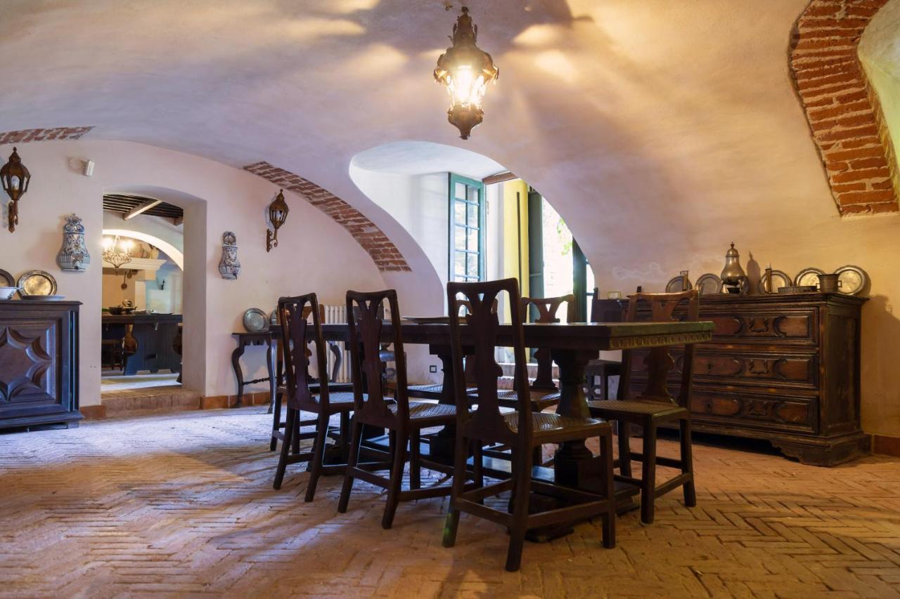 Palazzo Sismonda Bed & Breakfast Corneliano d'Alba Bagian luar foto