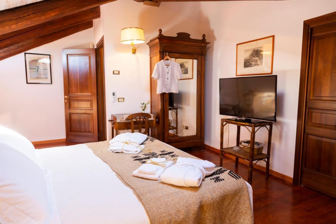 Palazzo Sismonda Bed & Breakfast Corneliano d'Alba Bagian luar foto