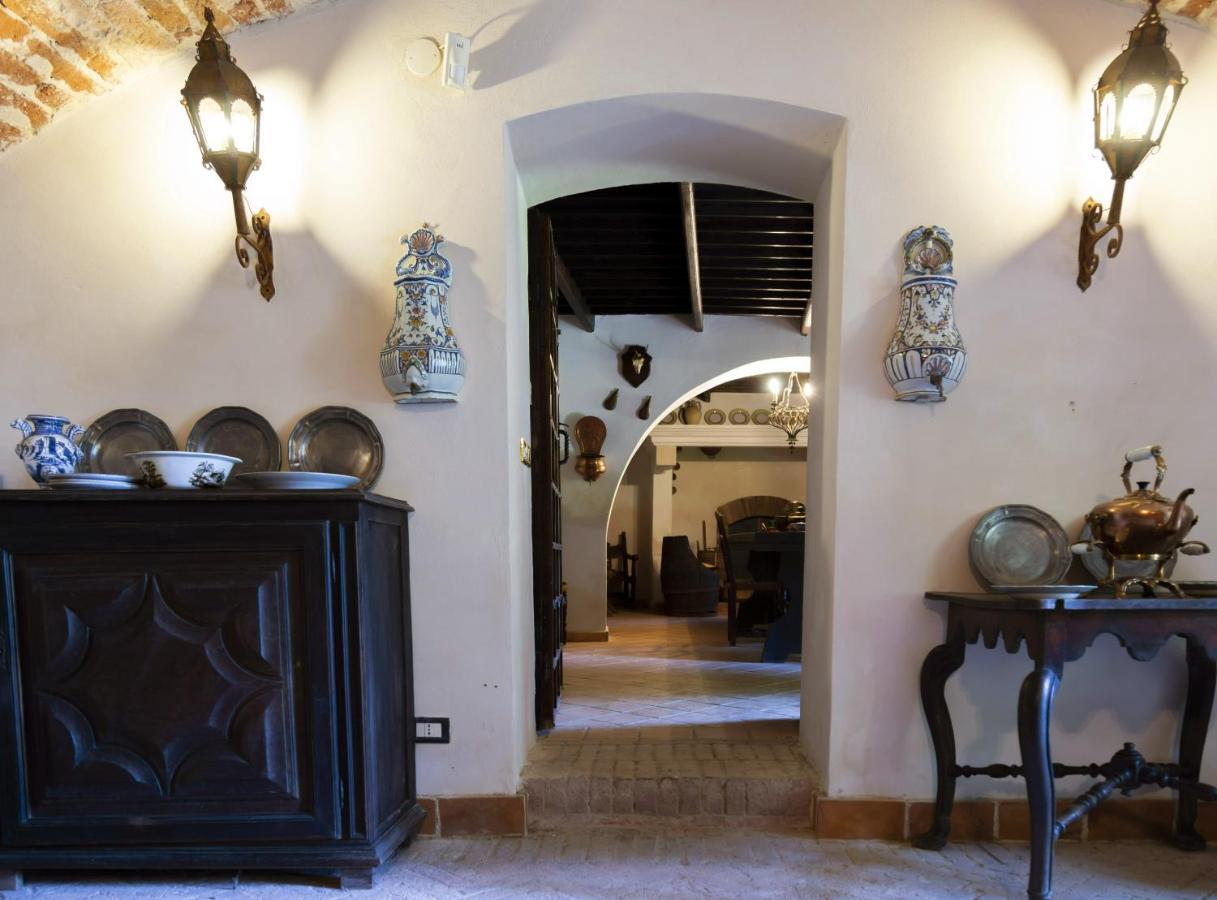 Palazzo Sismonda Bed & Breakfast Corneliano d'Alba Bagian luar foto