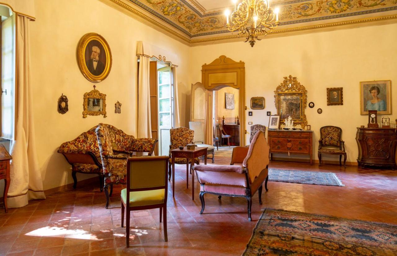 Palazzo Sismonda Bed & Breakfast Corneliano d'Alba Bagian luar foto